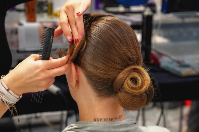 Photographe-professionnel-la-beauté-du-geste-coiffeur-ile-de-france Portrait coiffeur-ile-de-france