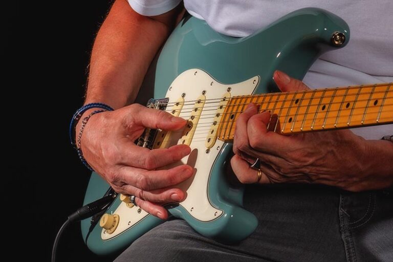 Photographe-professionnel-la-beauté-du-geste-guitariste-ile-de-france guitariste-ile-de-france