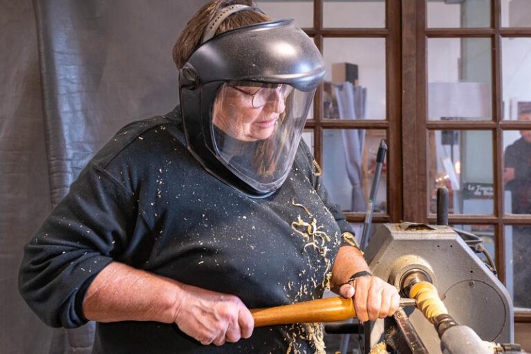 photographe-professionnelle-aterlier-tourneur-sur-bois-reportage-metier photographe-professionnelle-aterlier-tourneur-sur-bois-reportage-metier